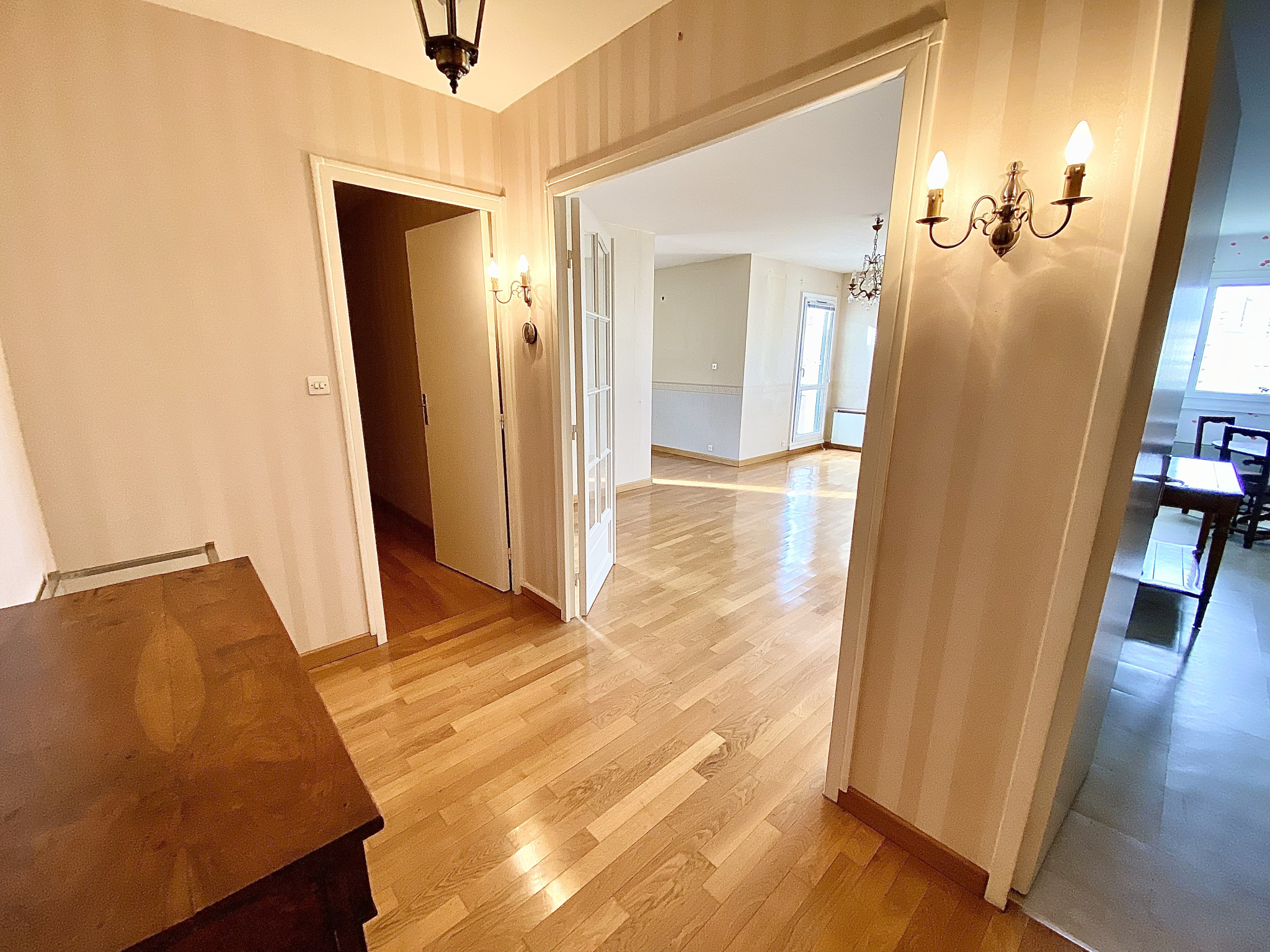 https://agroyalimmo.staticlbi.com/wa/images/biens/1/fca668b02085dfdd81d57eb260c65a04/photo_a61c0c04e31ddb82b0e78ad4b7a805a1.jpg